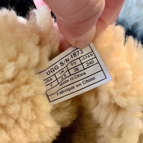 UGGS Bailey Button Tall Chestnut Size 7 - Picture 10 of 10